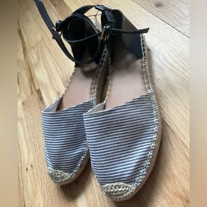 Old Navy summer closed toe navy striped espadrilles
